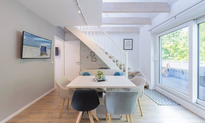 Zentrum Apartment | Penthouse Stine vacation apartment in Husum for up to 3 people