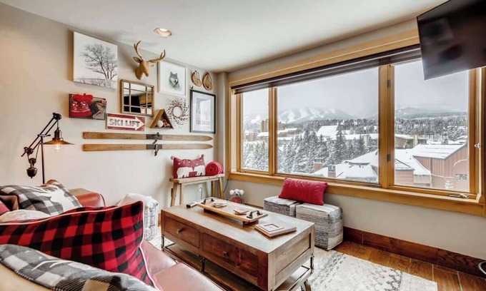 Peak 9 Condo | Penthouse View, Ski On/Off/Ski Locker/Pool/Hot tub