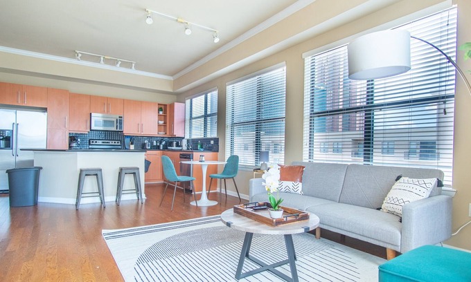 Cityplace Apartment | Penthouse views! Walk Everywhere! 1BR Uptown Apt