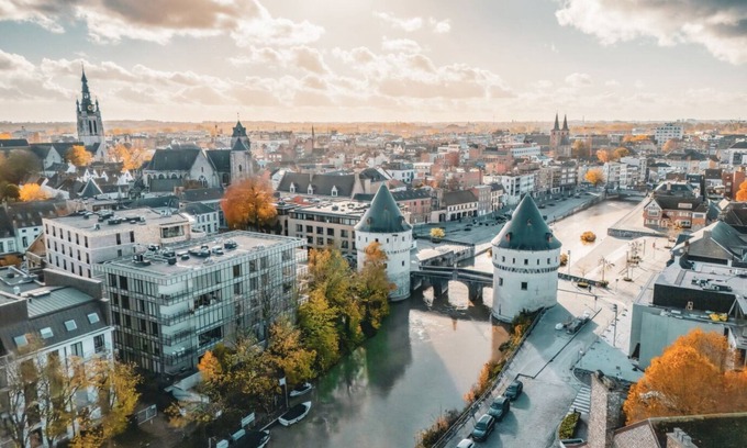 Kortrijk Apartment | Penthouse with 360 terrace in the centre of Kortrijk! Free private parking!