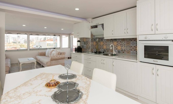 Moda Apartment | Penthouse with 4 bedrooms in Kadikoy center