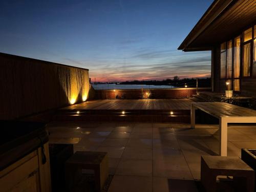 Biddinghuizen Apartment | Penthouse with Private Rooftop Jacuzzi, Sauna and panorama lake view