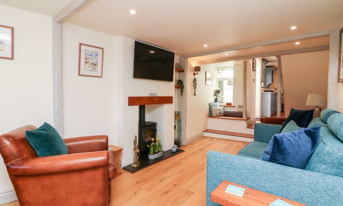 Appledore Cottage | PEPPER'S COTTAGE, pet friendly, with a garden in Appledore