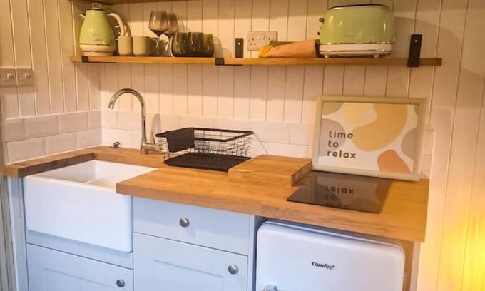 Robeston Wathen Cabin | Peppers Pocket Shepherds Hut