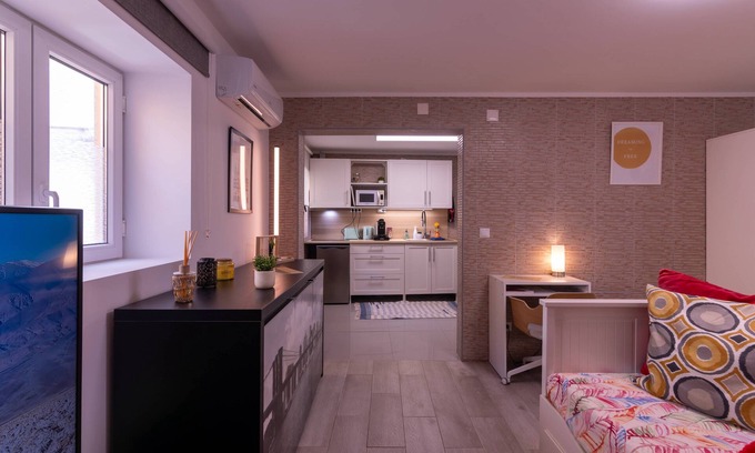 Perafita House | Perafita Yellow House - EcoHost