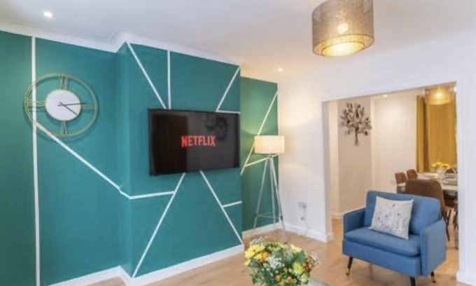 Southampton House | Percy Lodge - 3 bed, modern, parking, wifi
