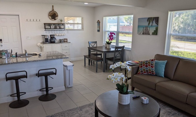 Snug Harbor Estates House | Perfect Beach Location - Spacious, Modern Cottage