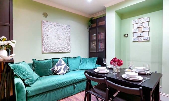 Ferndale Apartment | Perfect Booking | Steps from Brixton Station