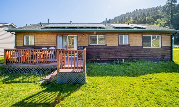 Orick Cabin | Perfect cabin near the beach & state parks with deck, gas grill, & two spaces