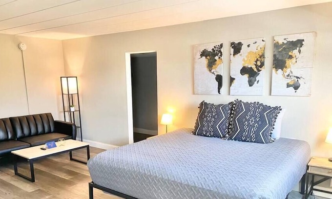 Dayton Condo | Perfect Downtown Condo | Epic Views | King Bed