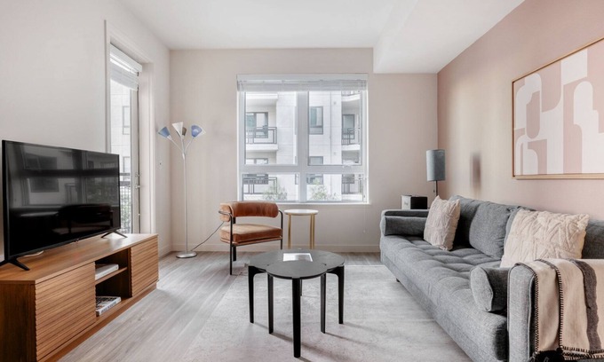 Emeryville Apartment | Perfect Emeryville 1BR w/Gym & Yoga Studio, nr BART, by Blueground