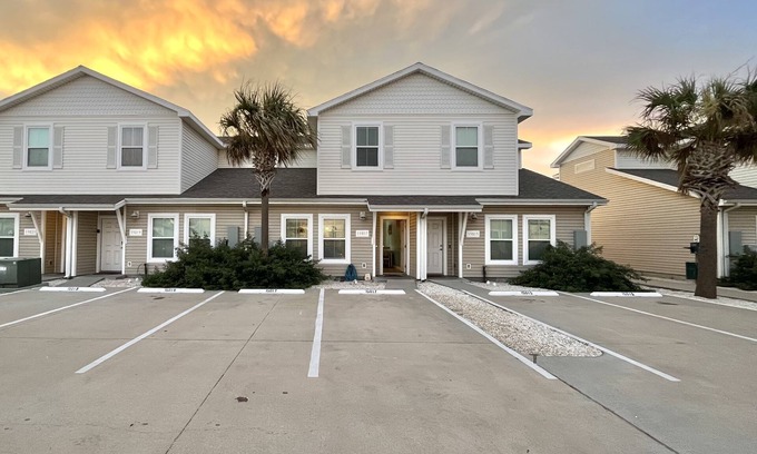 Corpus Christi House | Perfect Family Area! Relaxing-private gate to heated pool. Close to ocean!