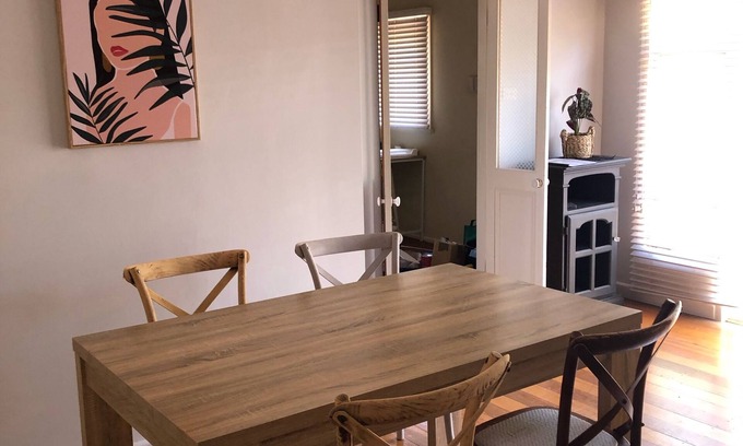 Mildura Central Business District Bed & Breakfast | Perfect family business getaway walking distance to shops, cafes and restuarants