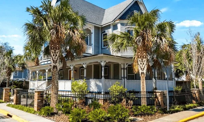 Downtown Historic District Apartment | Perfect for Couples/Groups Travelling to St. Augustine