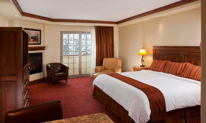 Vail Hotel | Perfect for Families! 2 Modern Units, Hot tub, Parking, Near Eagle Bahn Gondola!