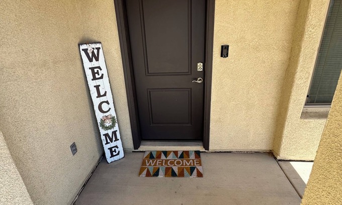 Yuma House | Perfect for Families & Groups in Fortuna Foothills