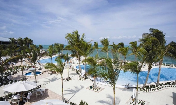 Captiva Apartment | Perfect Getaway! 2 Spacious Units, Free Parking, Restaurants, Pools, Waterslides