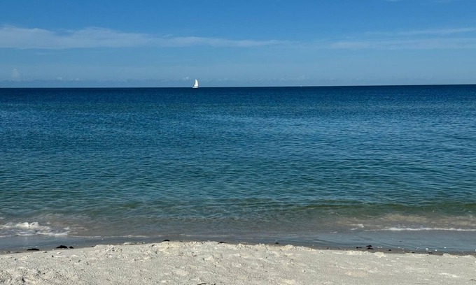 Vanderbilt Beach Condo | Perfect Getaway! Naples, Walk To Vanderbilt Beach - Immaculate!