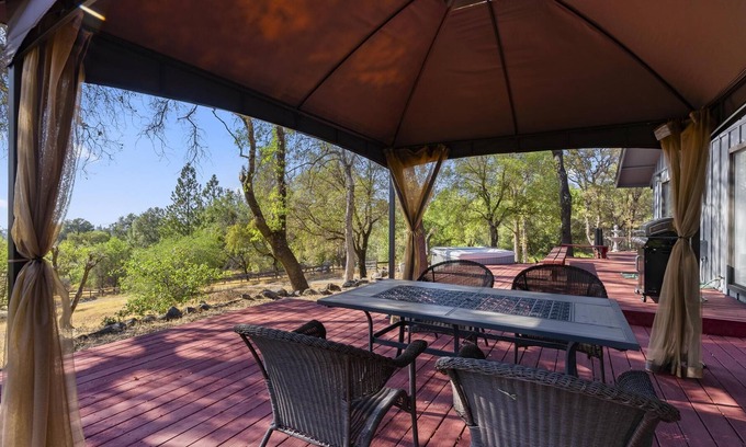 Rough and Ready House | Perfect Getaway from the Daily Hustle & Bustle!