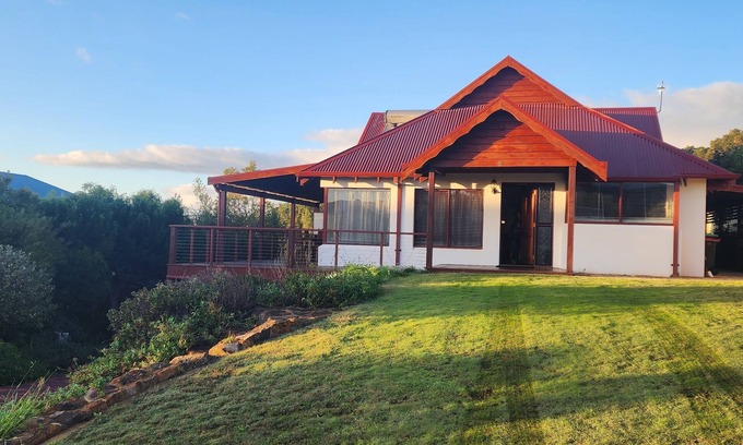 Augusta House | Perfect holiday cottage Along the Serene Blackwood River and nature walk.