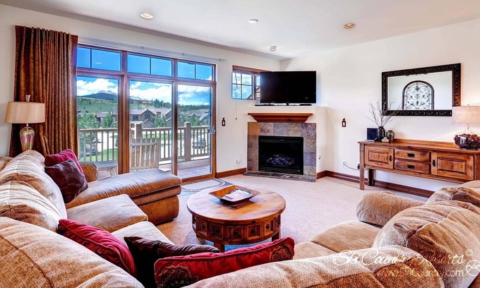 The Highlands House | Perfect Holiday Retreat! Enjoy VIEWS from the Private Hot Tub!