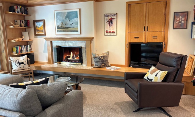 Vail Condo | Perfect Location - Steps to Gondola Walking/Bike Path Close to Restaurants Shops