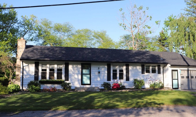 Kennebunk House | Perfect Maine Getaway – Walk to Downtown, Cozy for All - Flexible Cancellation.