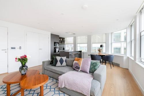St James Apartment | Perfect One Bed in Green Park Station