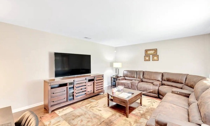 Savannah House | Perfect Private Getaway in the Heart of Savannah!