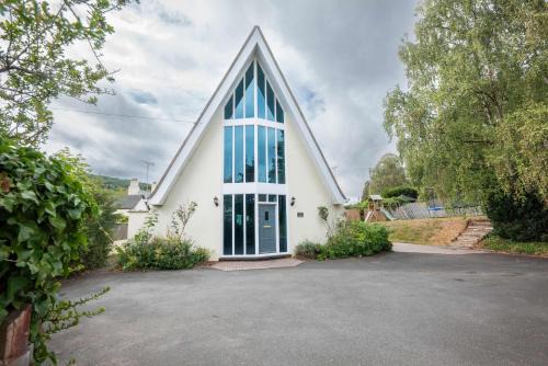 Whitchurch House | Perfect Retreat With Parking Garden & Great Views