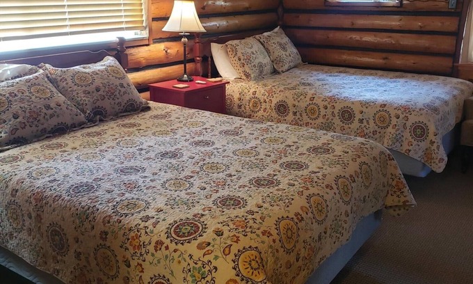 Gardiner Cabin | Perfect Spot! Complimentary Parking, At Yellowstone's North Entrance