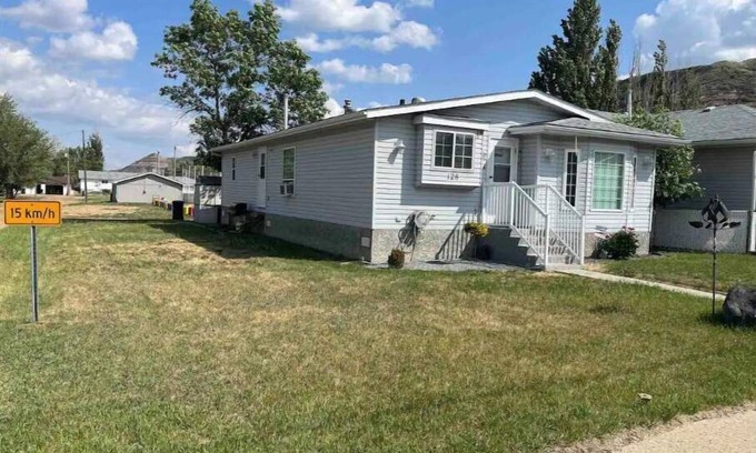 Drumheller House | Perfect stay for a family or a group of friends visiting our beautiful valley!