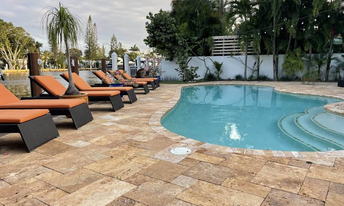 Fort Lauderdale House | Perfect Waterfront 6 Bedroom Home with Heated Pool