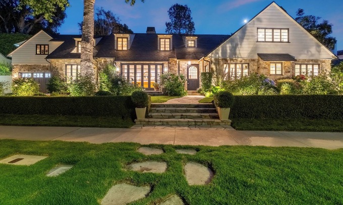Santa Monica House | Perfected Califorina indoor/outdoor living.