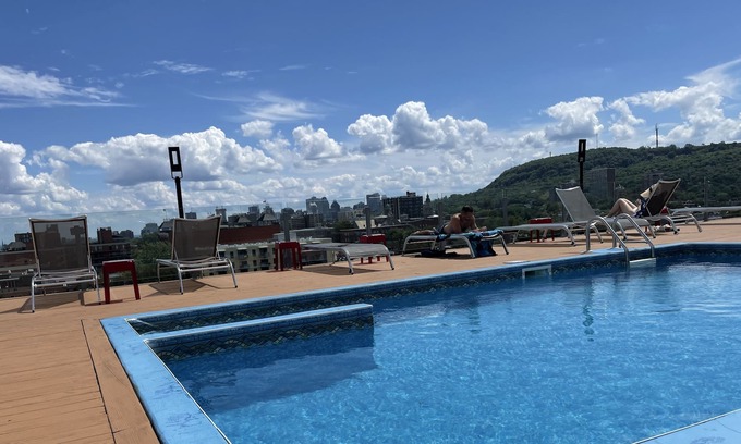 Mile End Apartment | Perfectly Located + Pool with a View