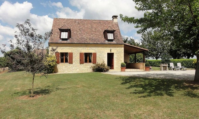 Salignac-Eyvignes Cottage | Perigord house with 2 bedrooms in Salignac-Eyvigues, courtyard and garden, pets allowed