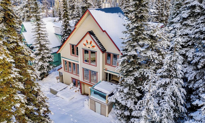 Silver Star Mountain House | Pet friendly chalet right on the ski way, steps from tube town pet friendly too!
