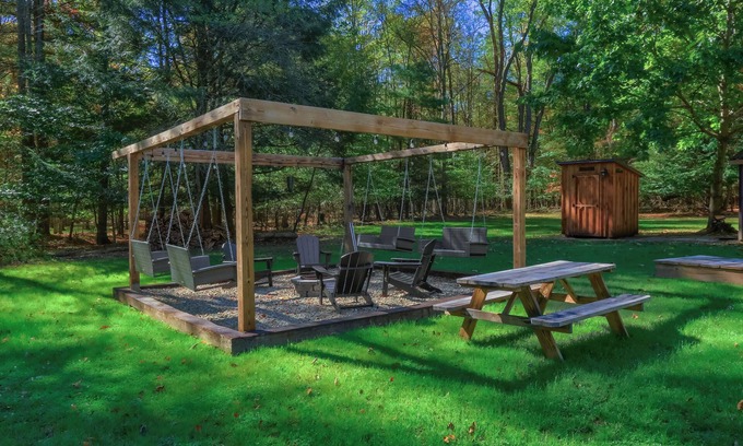 Tylersburg House | Pet Friendly | Wi-Fi | Firepit | TV