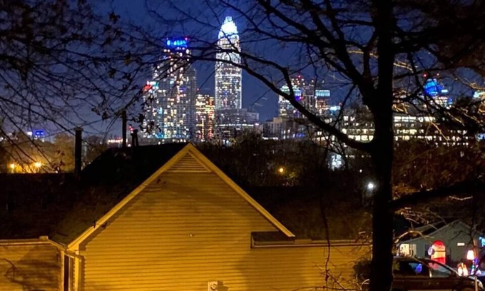 Biddleville Apartment | Pet friendly 1 bedroom unit walkable to Uptown!