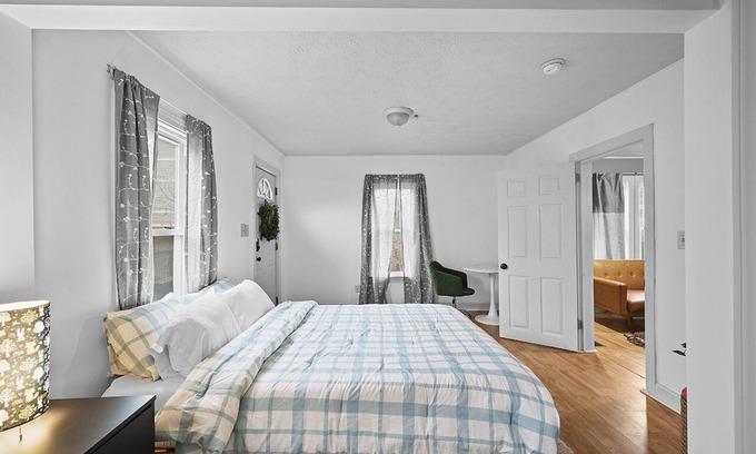 Detroit - Shoreway Apartment | Pet Friendly 1BR in Ohio City