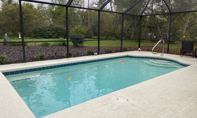 Ocala House | PET FRIENDLY 3BR HOME WITH SEASONAL POOL, 12 minutes to FAST, 15 minutes to WEC!