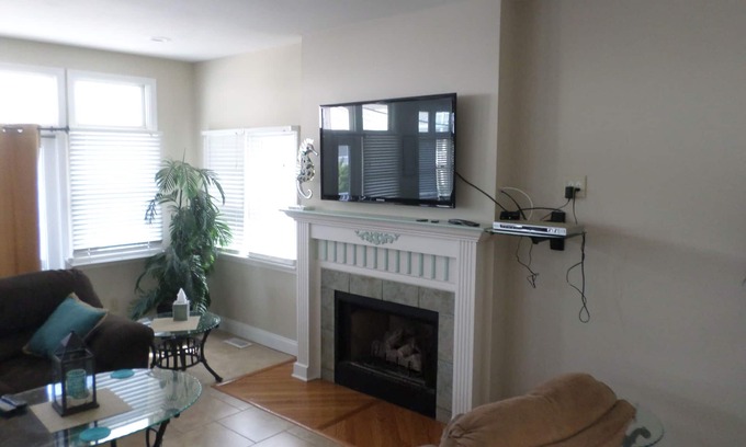 Gold Coast Condo | Pet Friendly 4 Bed 2 Bath Condo Just Behind Beach Front in Ocean City, NJ!