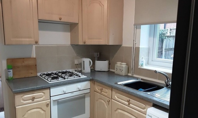 Rowton Apartment | Pet Friendly - 7 Guests - Idyllic Village