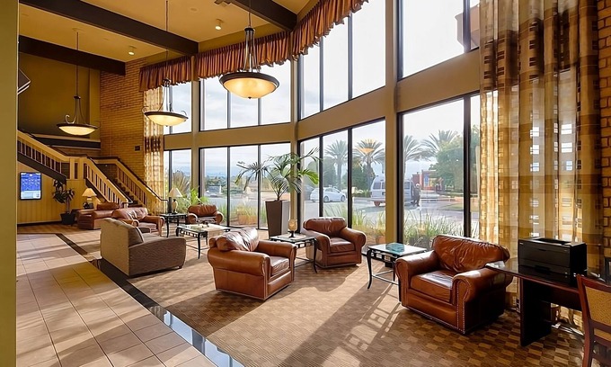 Redding Resort | Pet-Friendly Accommodations at Red Lion Hotel Redding! Free Parking & Breakfast