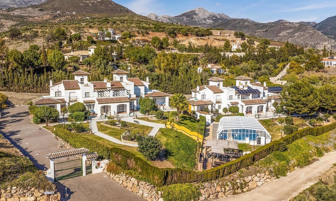 Alcaucin Apartment | Pet friendly apartment in Alcaucín