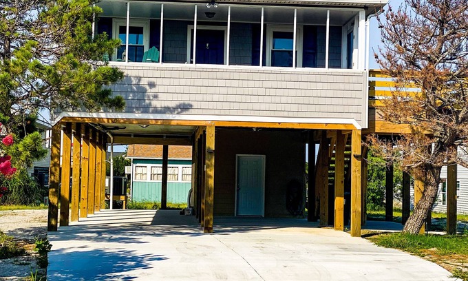 Colington Cottage | Pet friendly beach house w/Hot Tub - Short 0.4 mile walk to beach!
