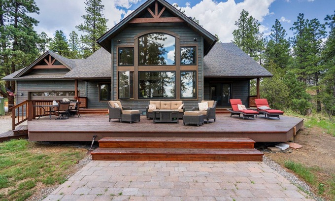 Durango House | Pet Friendly, Big Deck & Forest Views!