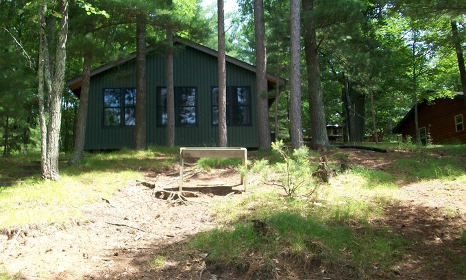 St Germain Cabin | Pet-Friendly Cabin With Air-Conditioning & Fireplace