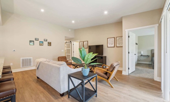 Acme Condo | Pet-Friendly Condo Close to Traverse City Sights