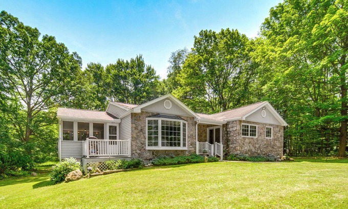 Pymatuning Central House | Pet-Friendly Espyville Home w/Yard & Fire Pit!